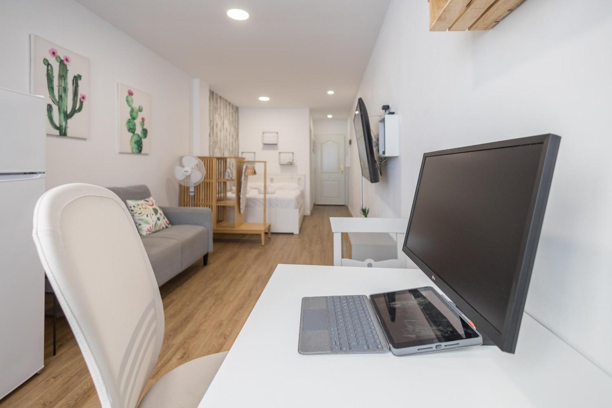 Appartamento Las Canteras Beach Workfriendly Bright Studio Las Palmas de Gran Canaria Esterno foto